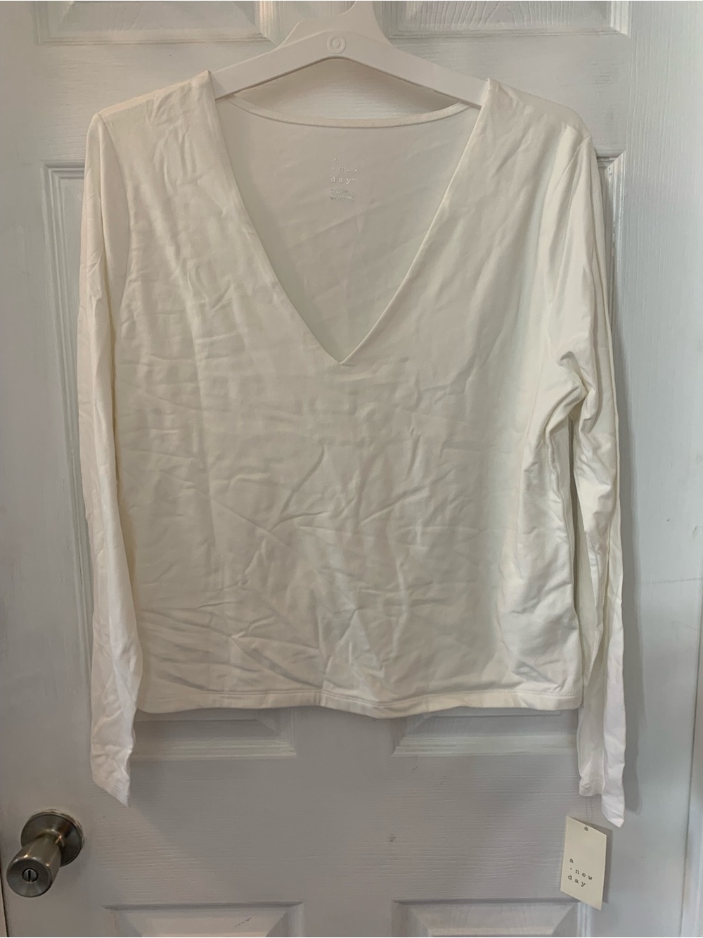 A New Day NWT’s size XL off white V-neck long sleeve